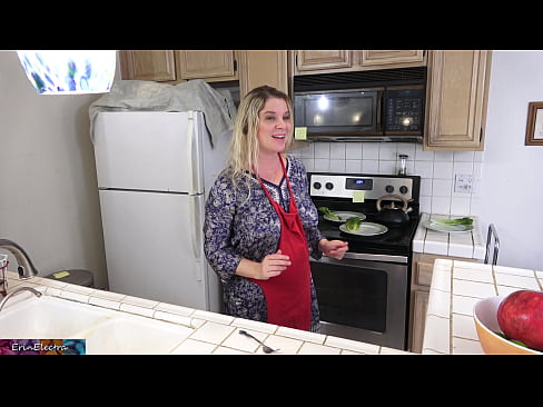 ❤️ A madrasta a ordenhá-lo na cozinha antes do seu encontro ❤❌ Sexo vídeo em porno pt.pornoreino-com.ru ☑