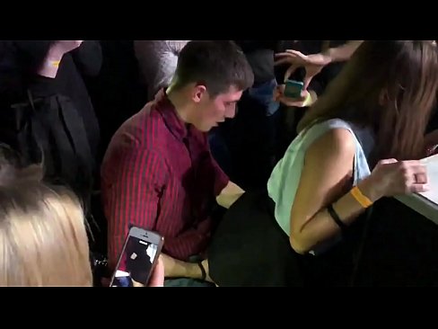 ❤️ Sexo real numa discoteca russa. Rapariga russa de 18 anos no ânus e vagina fodida numa discoteca ❤❌ Sexo vídeo em porno pt.pornoreino-com.ru ☑